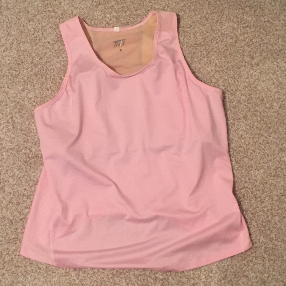 Tail sports top- size L